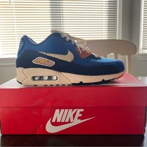 Nike Air Max Sneakers - Blue and Tan